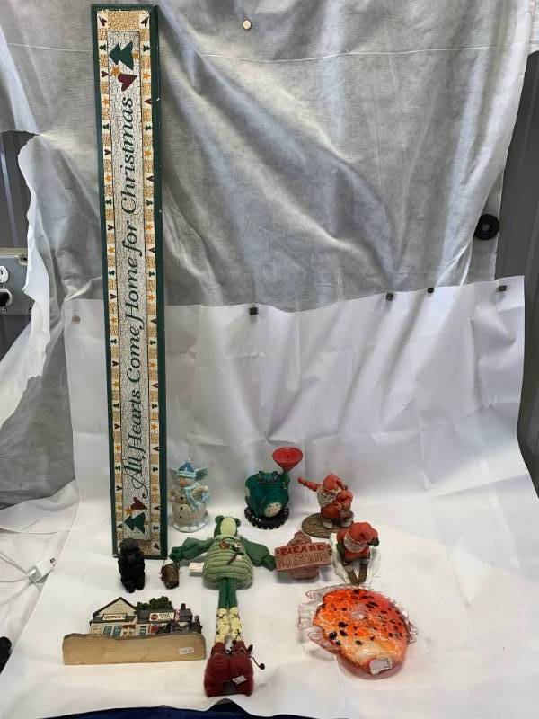 lot 52 image: Christmas Lot of 10 Items