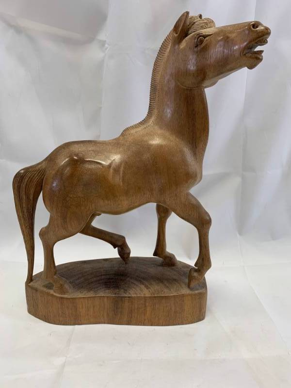 lot 59 image: Vintage Hand Carved Horse from Bali 14 Tall