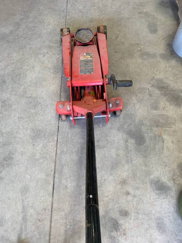 lot 61 image: 3 1 2 Ton Garage Jack Plus Additional Jack