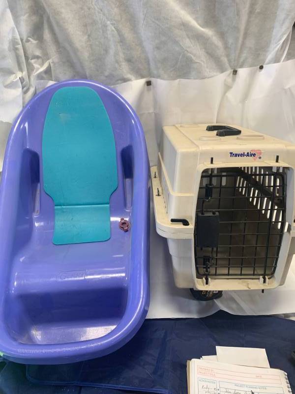 lot 88 image: DogCat Kennel & Baby Bath