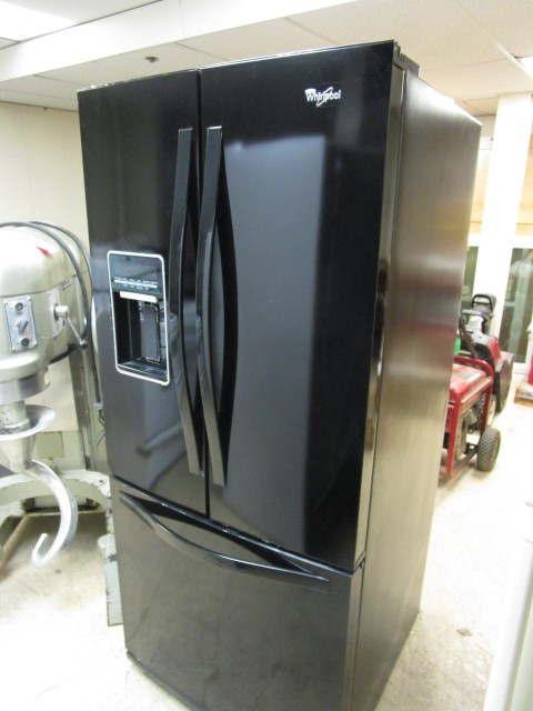 lot 704 image: WHIRLPOOL REFRIGERATOR wFREEZER ON BOTTOM
