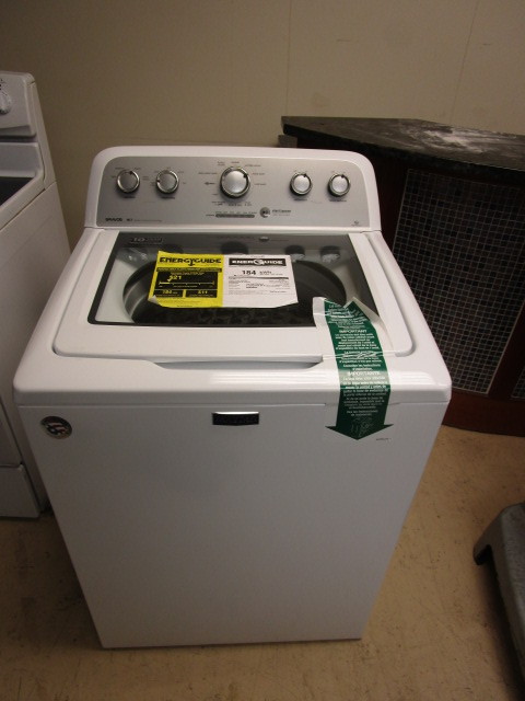 lot 712 image: MAYTAG BRAVOS WASHER - NEW