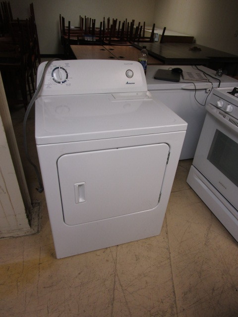 lot 713 image: AMANA ELECTRIC DRYER