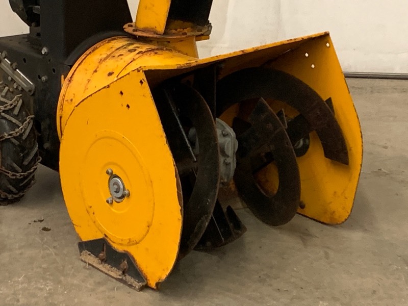 lot 7 image: Snow-Flite Snow Blower