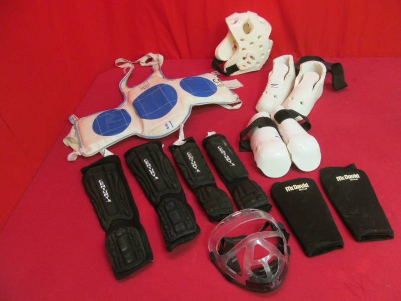 lot 53 image: Karate gear
