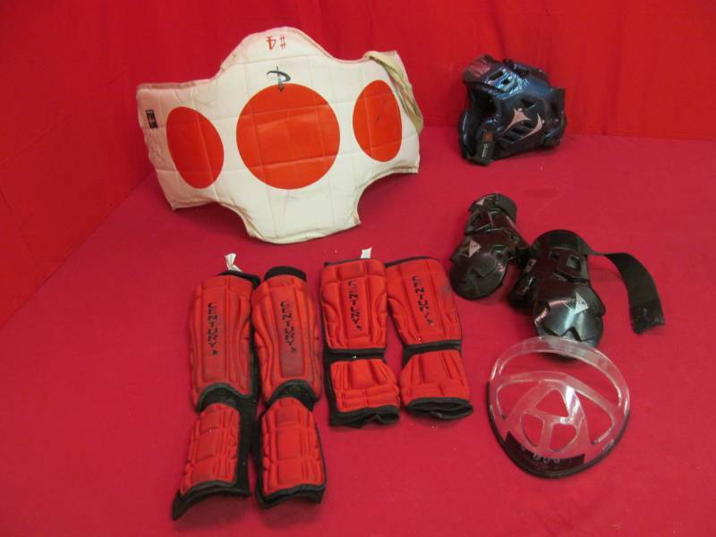 lot 54 image: Karate gear