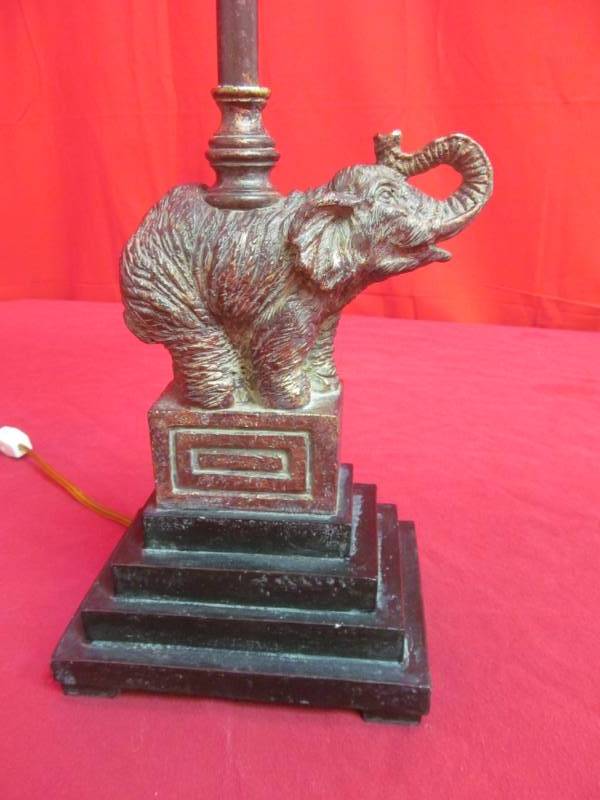 lot 69 image: lamp