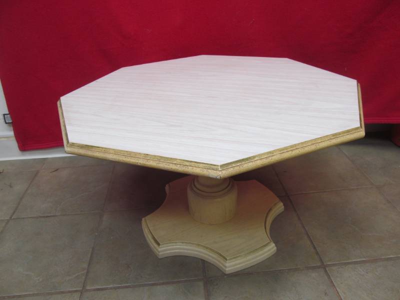 lot 68 image: table