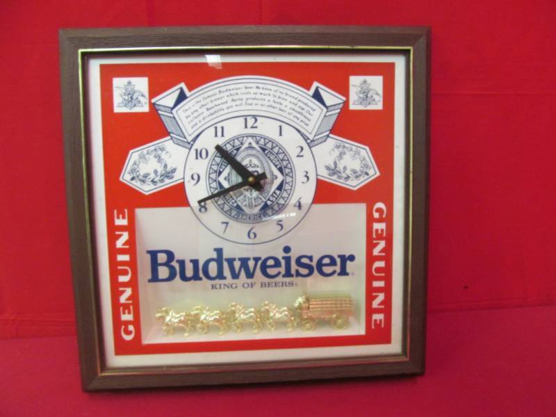 lot 72 image: Budweiser clock