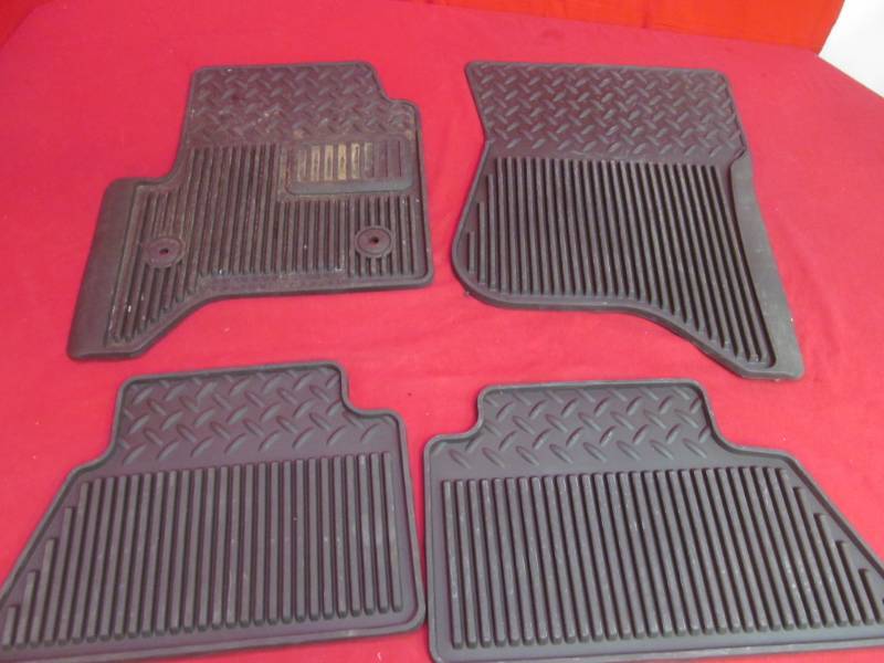 lot 1 image: Automotive floor mats