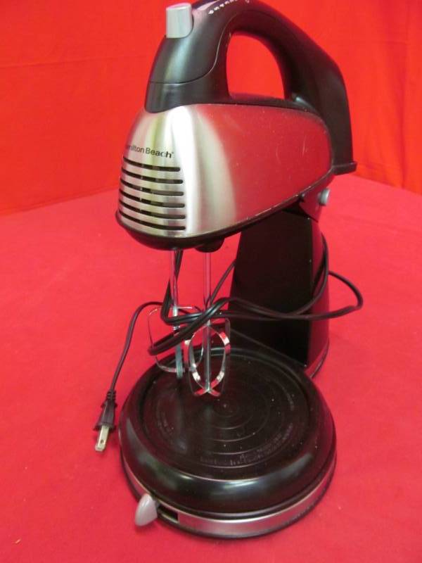 lot 5 image: Hamilton Beach stand mixer