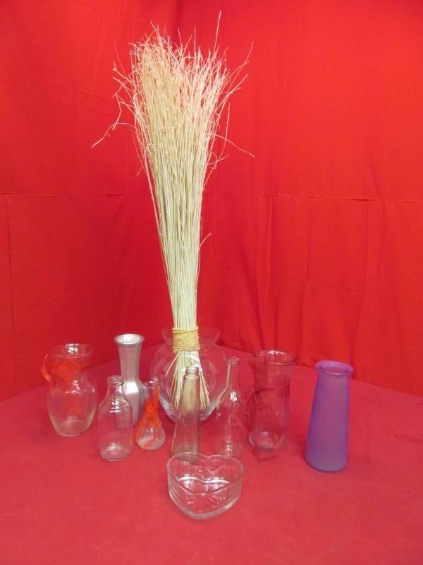 lot 11 image: vases
