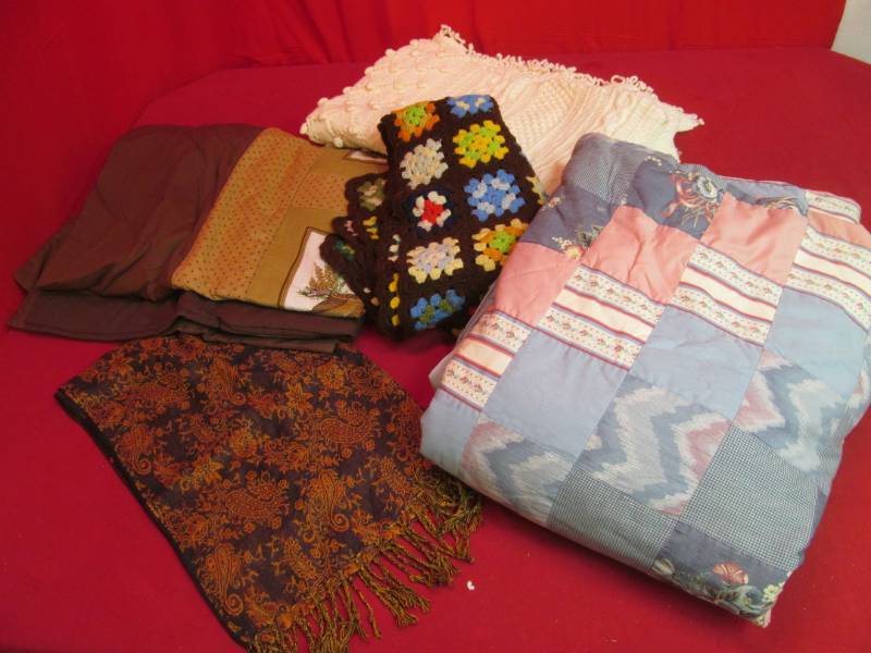 lot 28 image: blankets