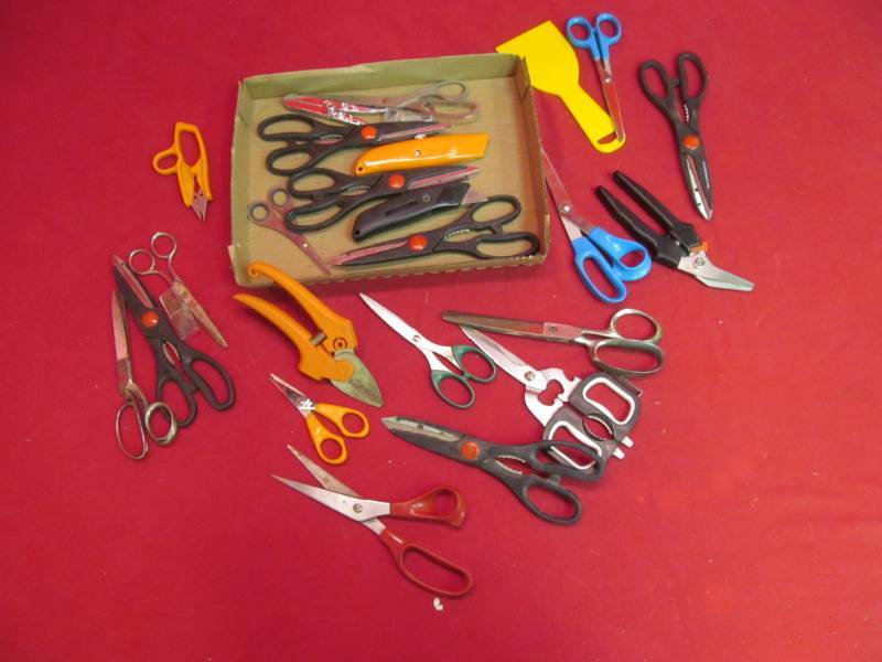 lot 29 image: scissors