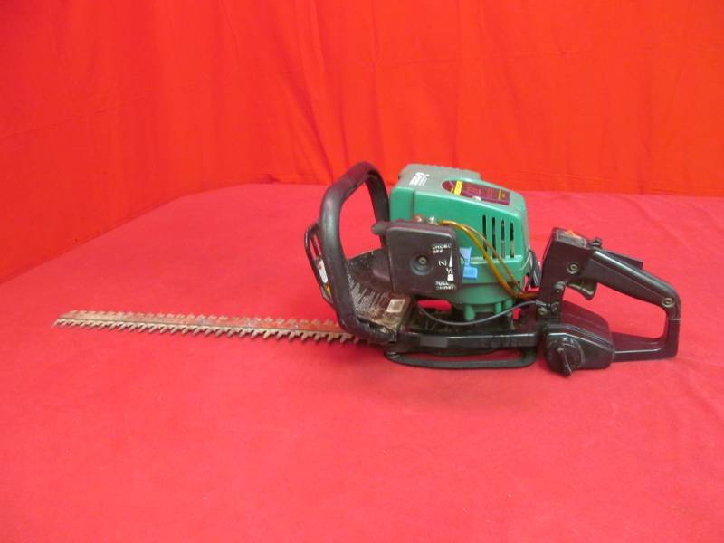 lot 32 image: hedge trimmer