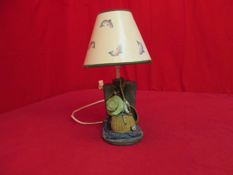 lot 33 image: lamp