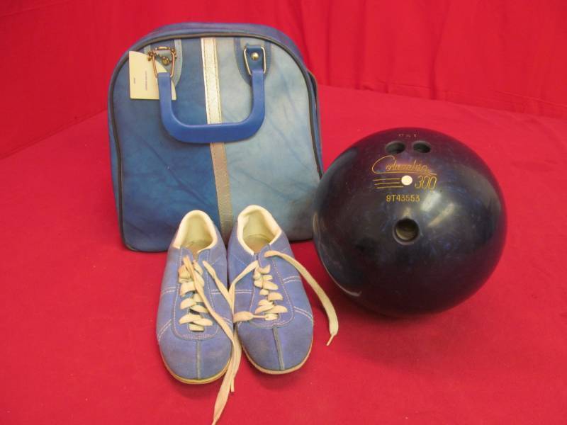 lot 37 image: bowling ball
