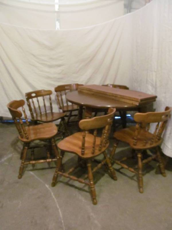 lot 47 image: table