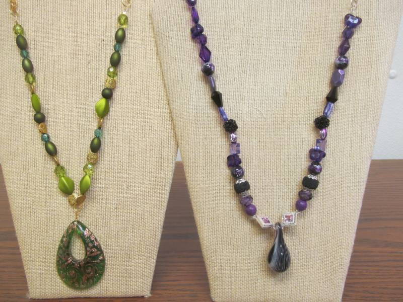 lot 125 image: hand made jewelry