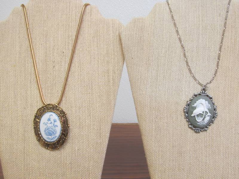 lot 134 image: hand made jewelry