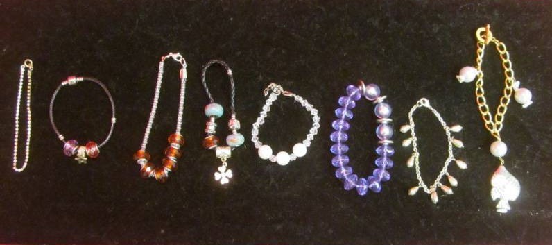 lot 137 image: hand made jewelry