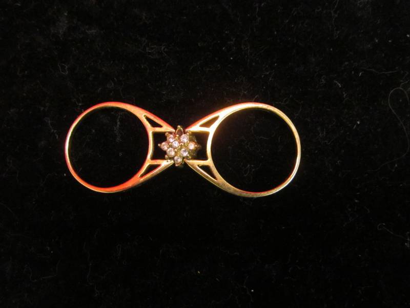 lot 141 image: jewelry