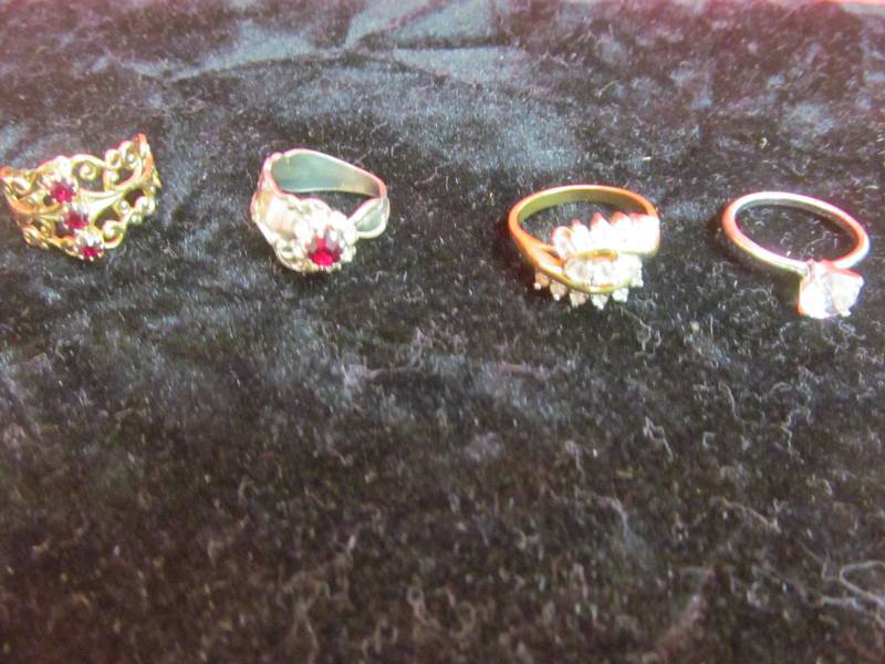 lot 142 image: jewelry