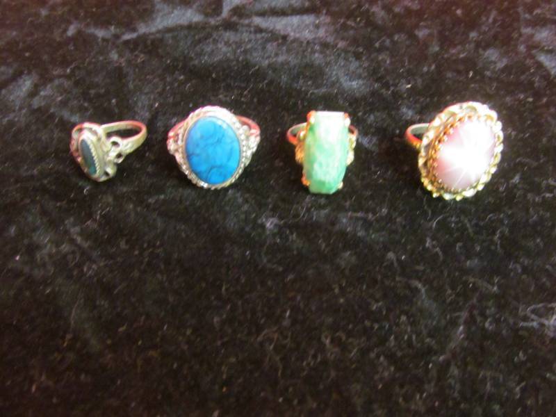 lot 143 image: jewelry