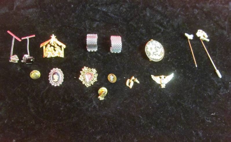 lot 146 image: jewelry