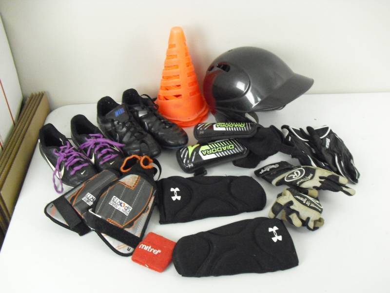 lot 4 image: Youth Soccer Items