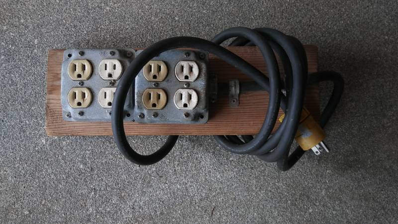 lot 35 image: Multiple Electric Outlets