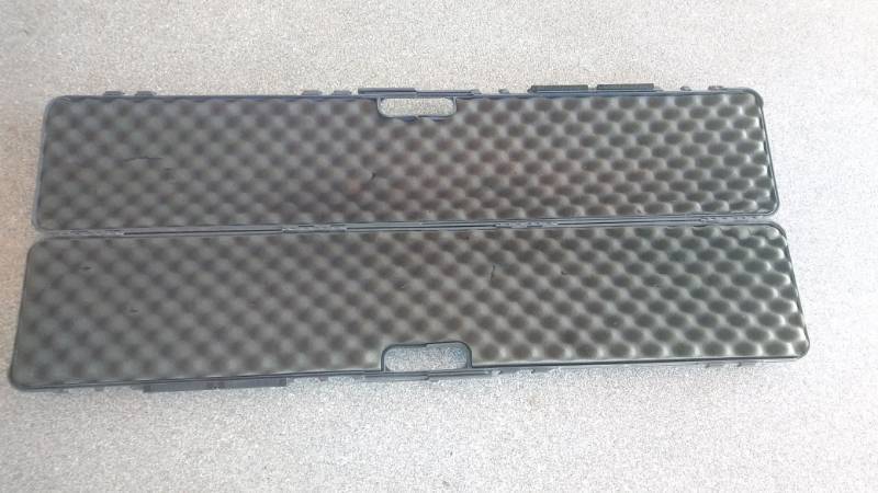 lot 39 image: 47 Gun Case