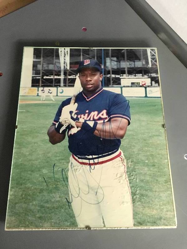 lot 181 image: Autographed Kirby Puckett Photo