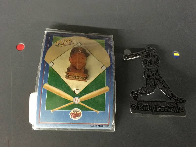 lot 190 image: Kirby Puckett Pin & Mini Statue