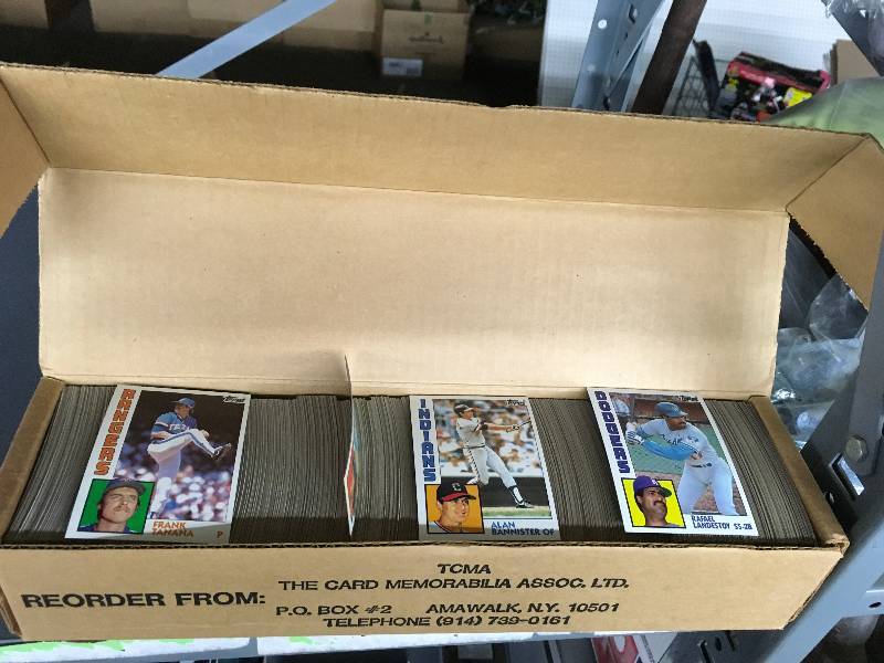 lot 197 image: 1984 Topps MLB Card Set - Mattingly Rookie