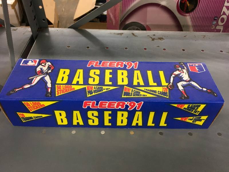 lot 208 image: 1991 Fleer MLB Card Set