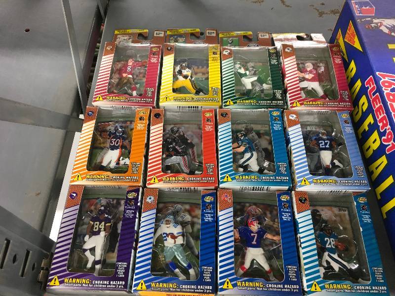 lot 209 image: Topps Action Flats Football Complete Set