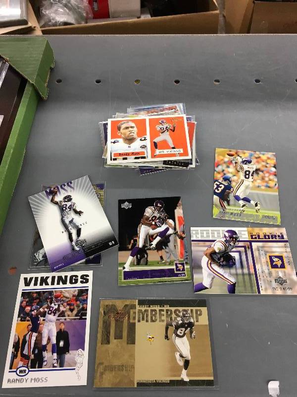 lot 216 image: 25 Randy Moss Cards