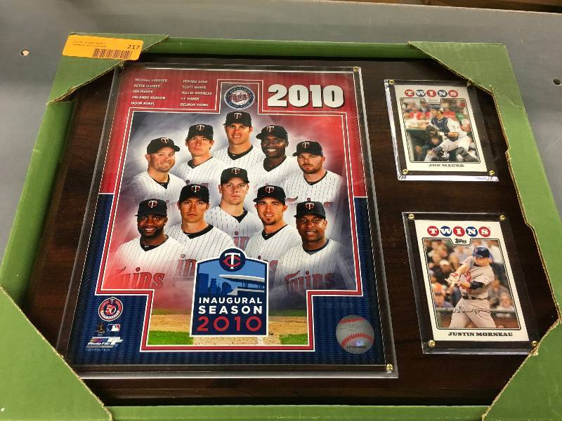 lot 217 image: 2010 Minnesota Twins Plaque