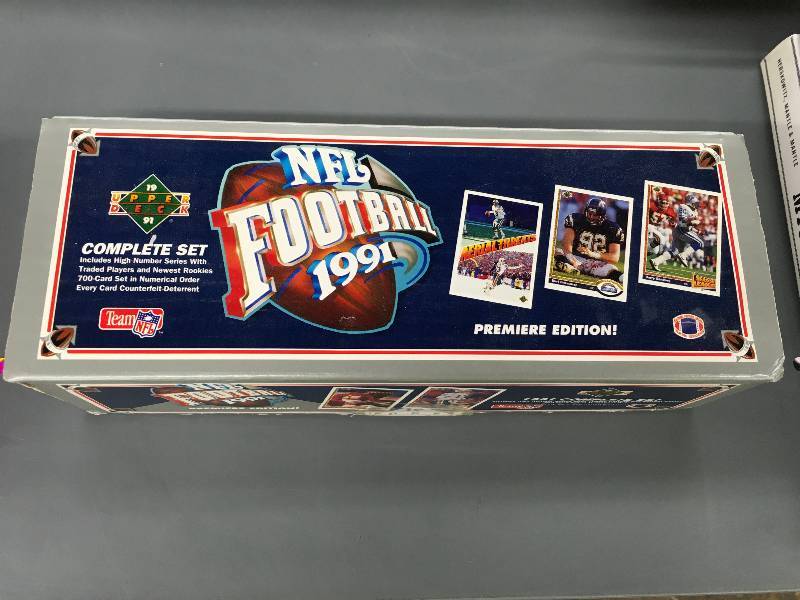 lot 227 image: 1991 Upper Deck NFL Card Set