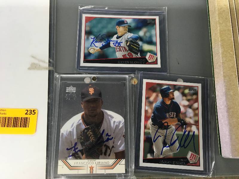 lot 237 image: Three Autographed Minnesota Twins Cards - Popular Players