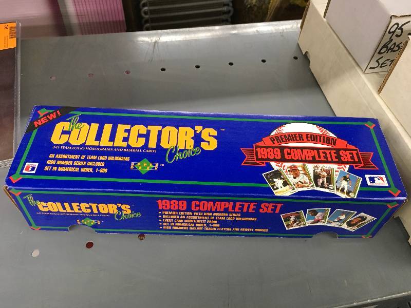 lot 244 image: 1989 Upper Deck MLB Card Set