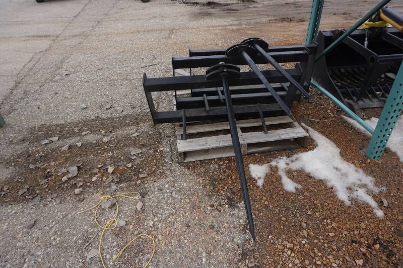 Universal Mount Bobcat Skid Loader Skid Steer Bale Handling ForkSpear Attachment