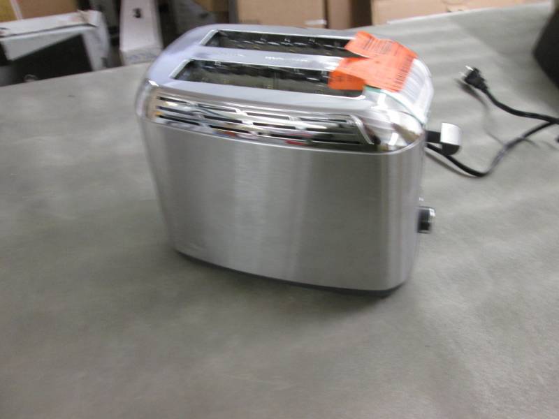 lot 21 image: Black& Decker Rapid Toast 2-Slice S...