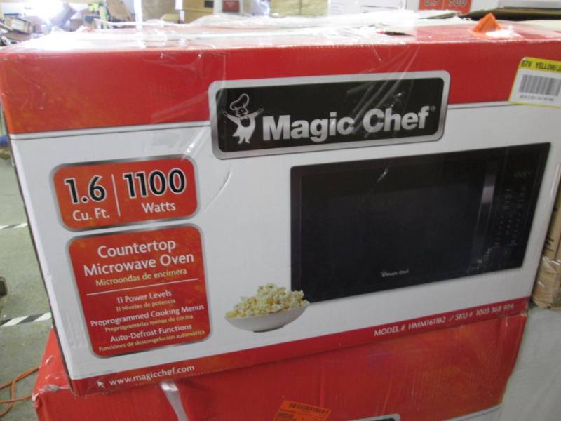 lot 25 image: Magic Chef 1.6 cu. ft. Countertop M...