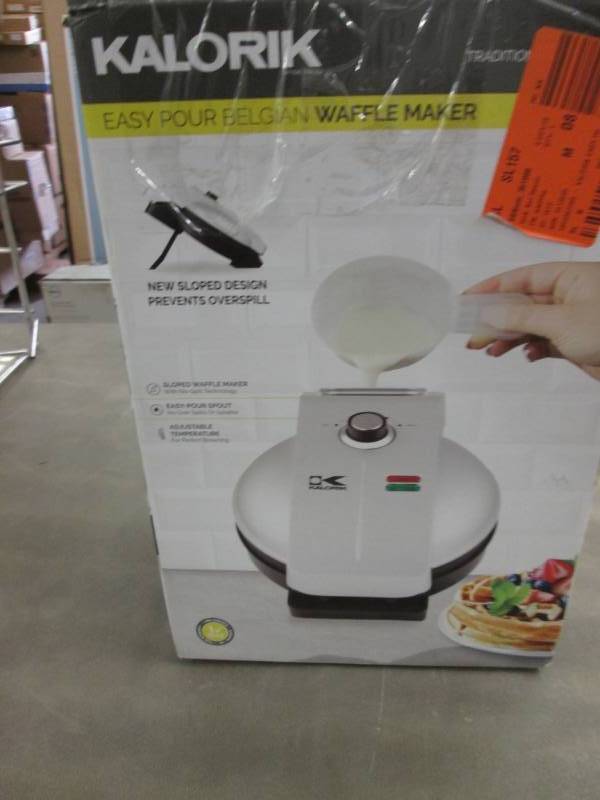 lot 35 image: Kalorik  Easy Pour Belgian Waffle M...