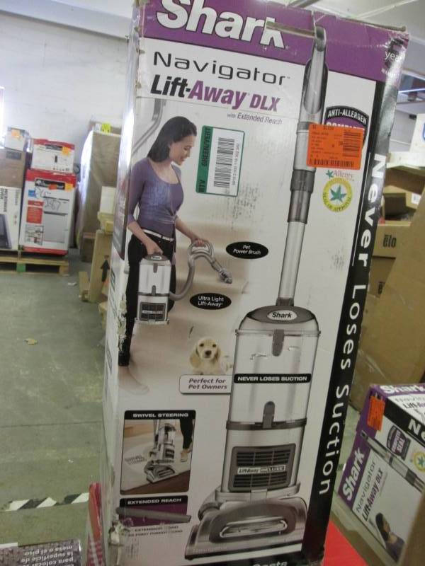 lot 61 image: Shark Navigator Lift-Away DLX Vacuu...