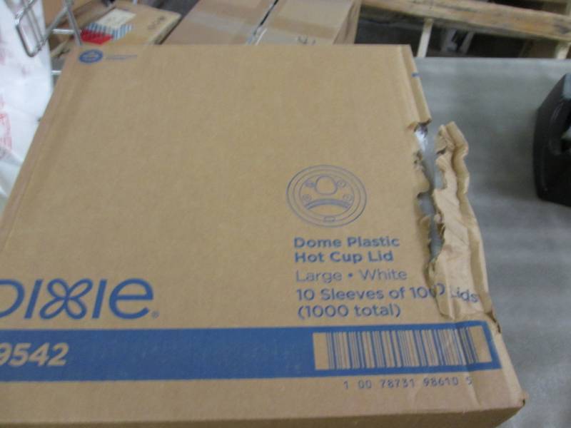 lot 90 image: Dixie Dome Plastic Hot Cup Lids 100...