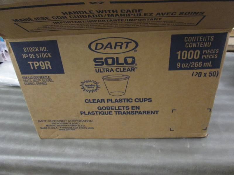 lot 103 image: Box of 950 Dart Solo 9 oz Clear Pl...