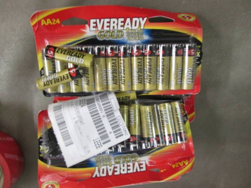 lot 125 image: Lot of 4 - 24 pk Everready Gold AA ...